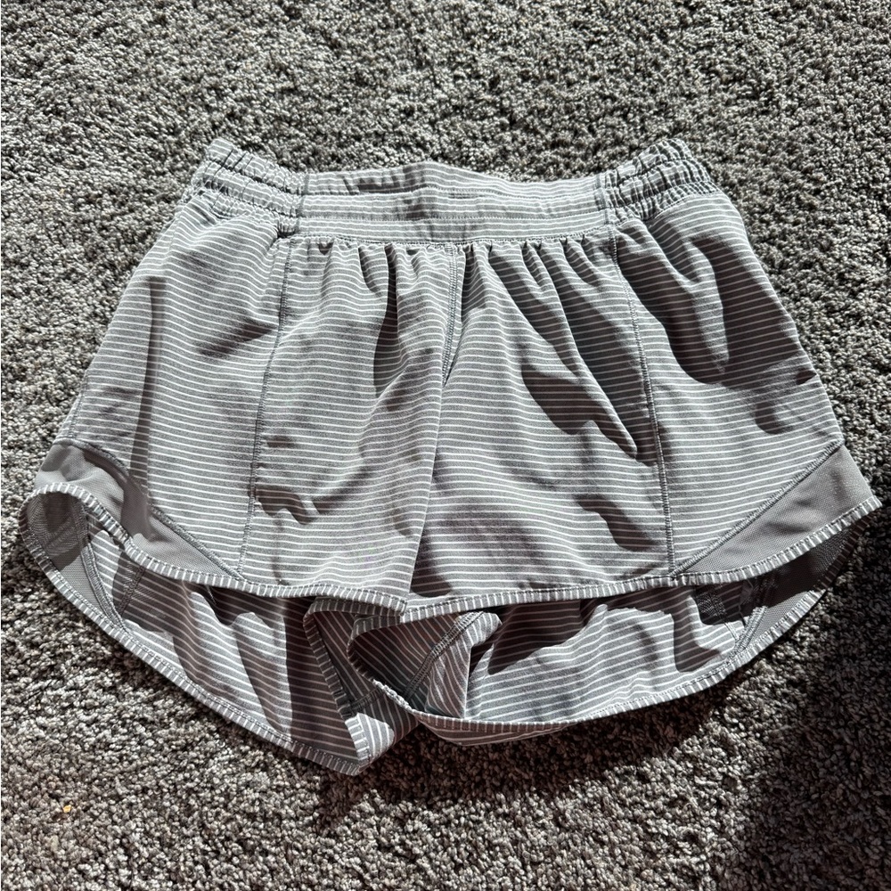 RARE striped Lululemon hotty hot 4 inch shorts size 8!